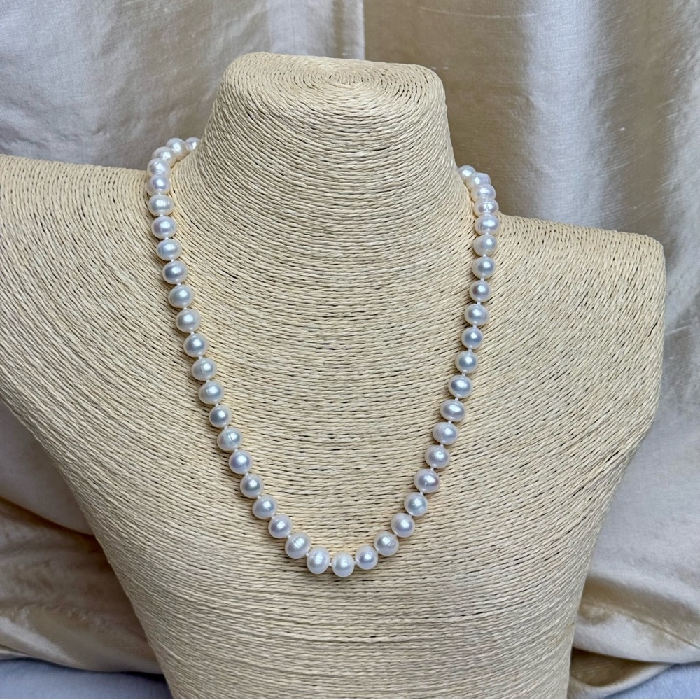 Classic Vantel Pearls Lustrous White Pearl Necklace